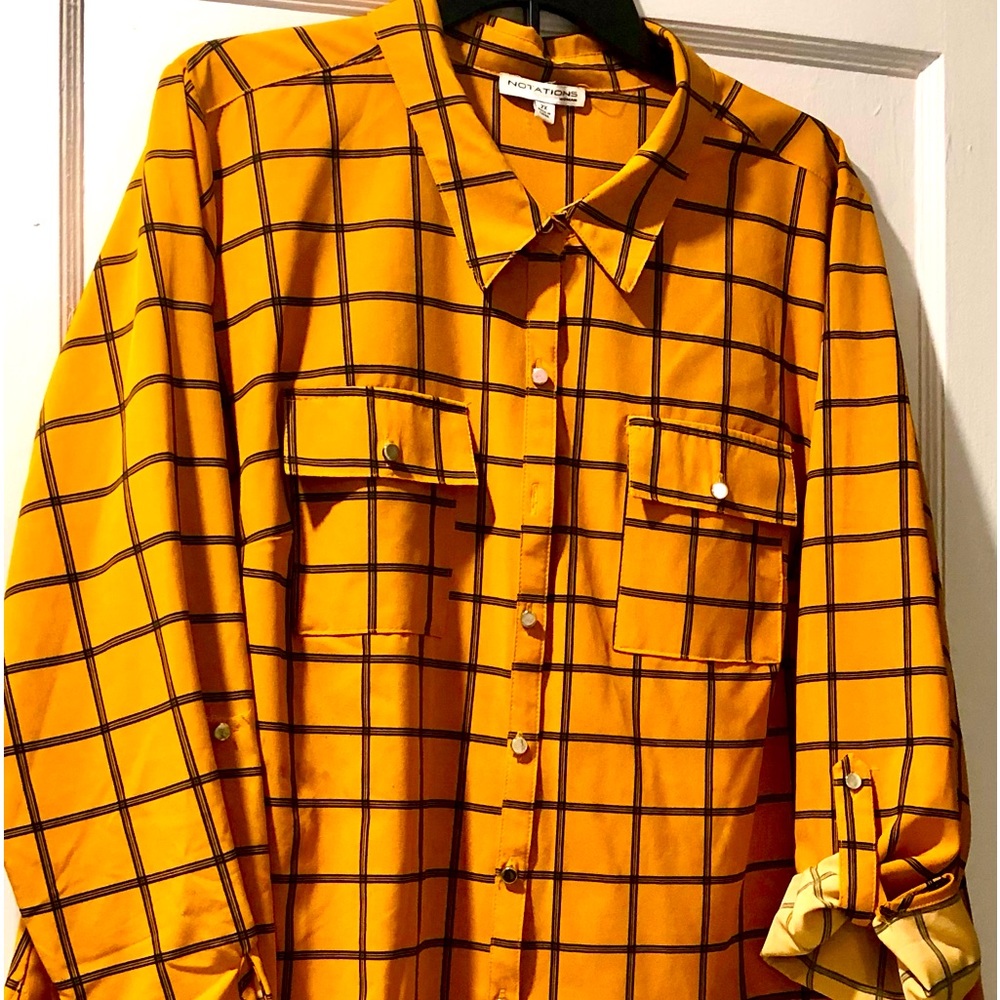 Previously worn 2X blouse.